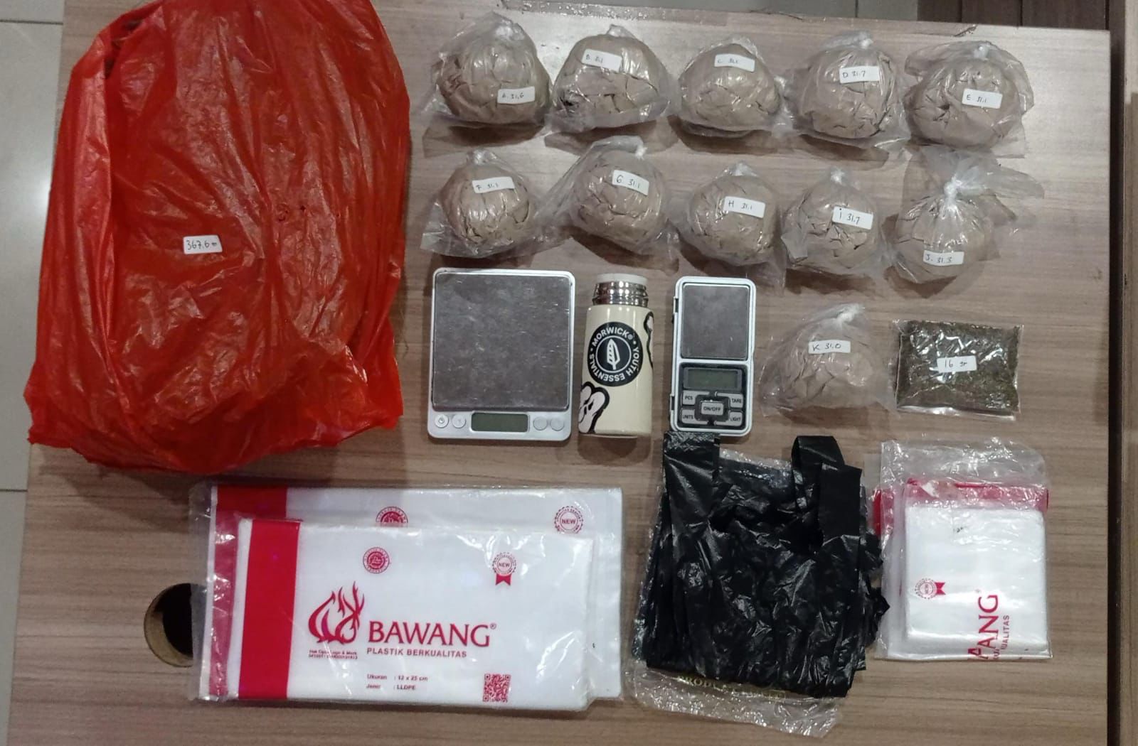 Barang bukti ganja disita polisi.