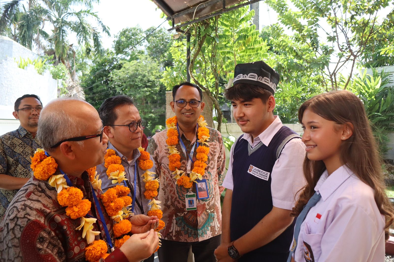 Wakil Menteri Pendidikan Dasar dan Menengah, Prof. Atip Latipulhayat, bersama KepalaBSKAP, Prof. Dr. Toni Toharudin, mengunjungi&nbsp;Sekolah Cendekia Harapan.