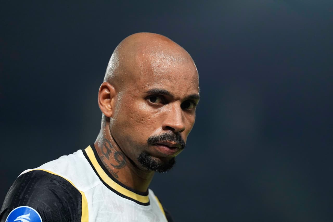 Penyerang garang Persija Gustavo Almeida kembali mengalami cedera dan harus istirahat panjang.