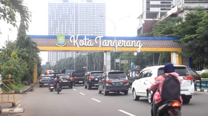 Landmark Gapura Kota Tangerang, Jalan MH. Thamrin, Pinang.