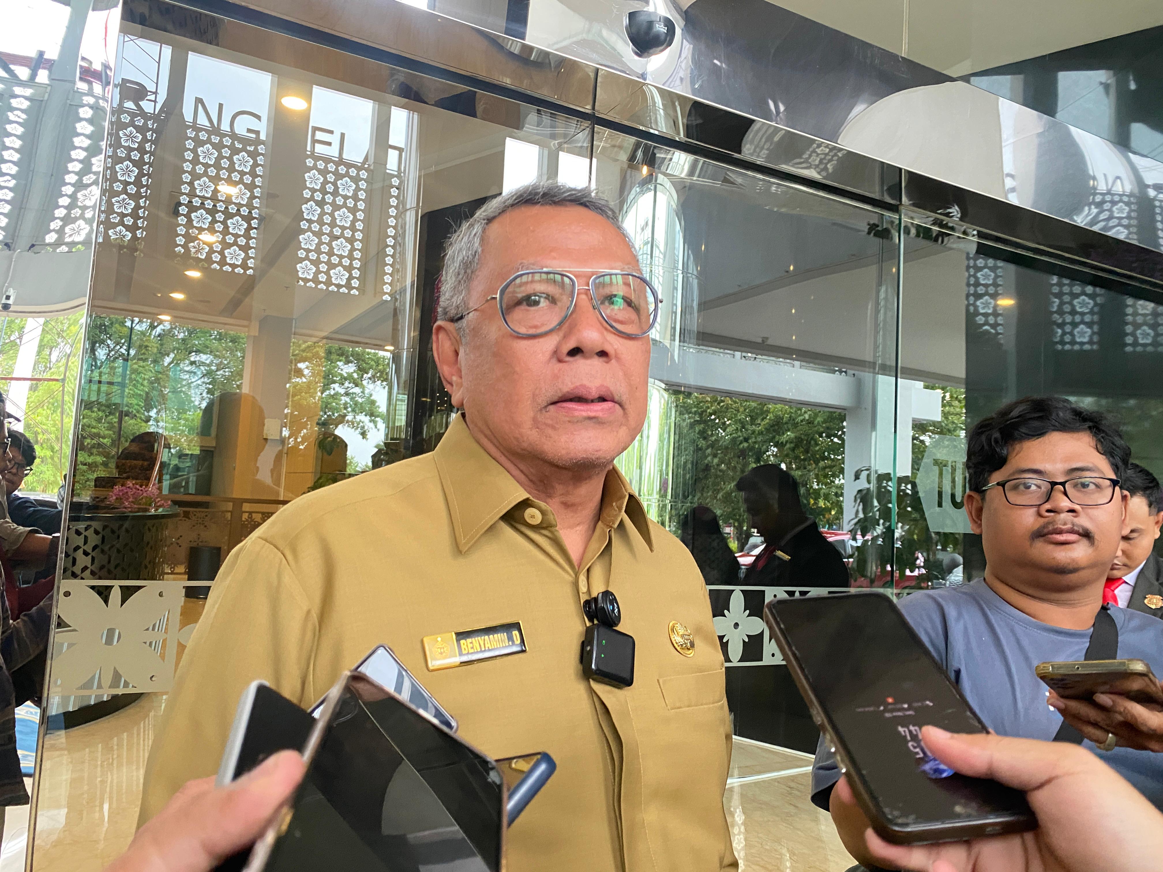 Wali Kota Tangsel Benyamin Davnie bahas dampak krisis air bersih di kawasan TPA Cipeucang.