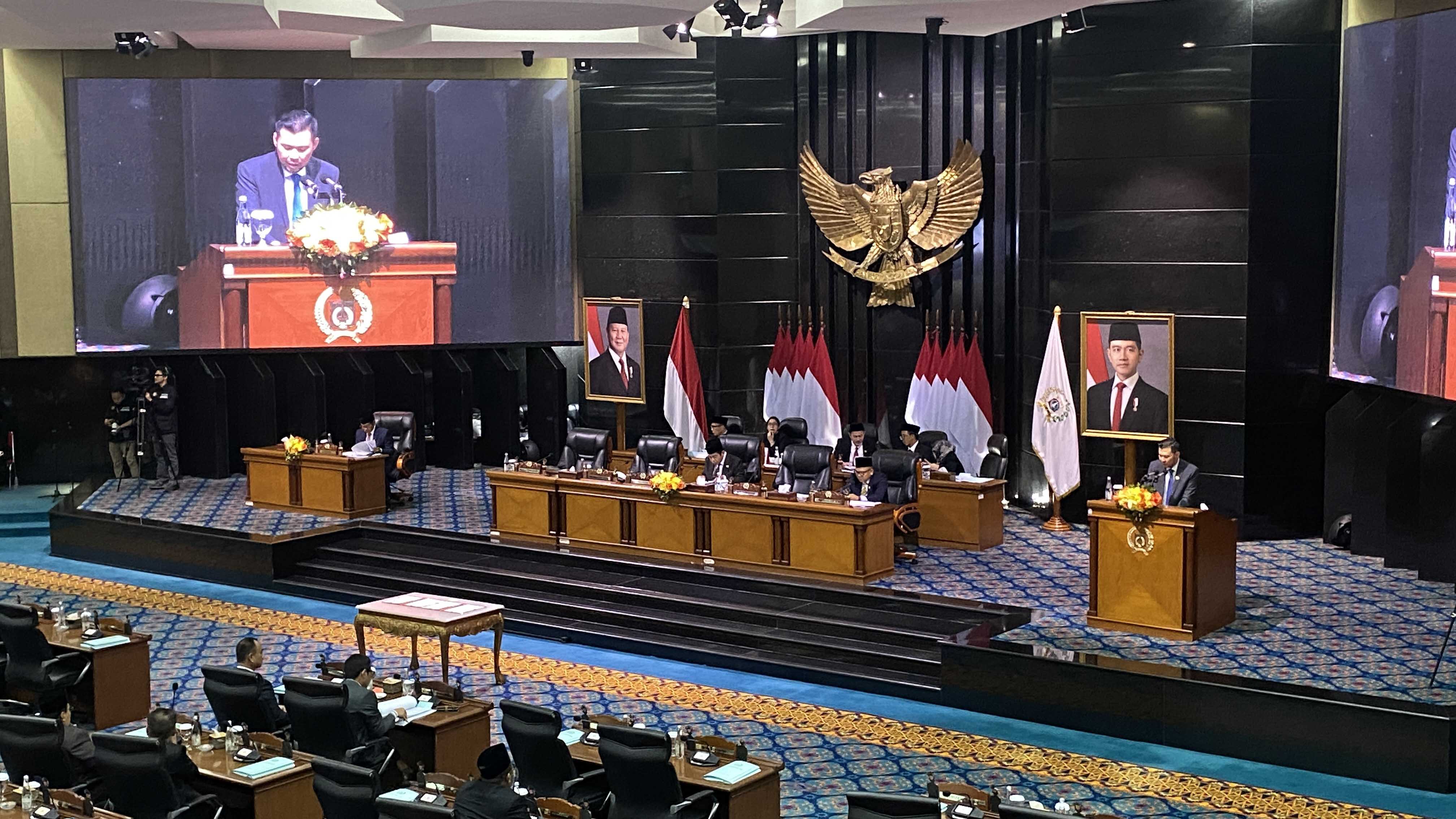 Pansus Perparkiran DPRD DKI Jakarta menggelar rapat untuk menyerahkan laporan akhir hasil pembahasan di Ruang Rapat Paripurna.