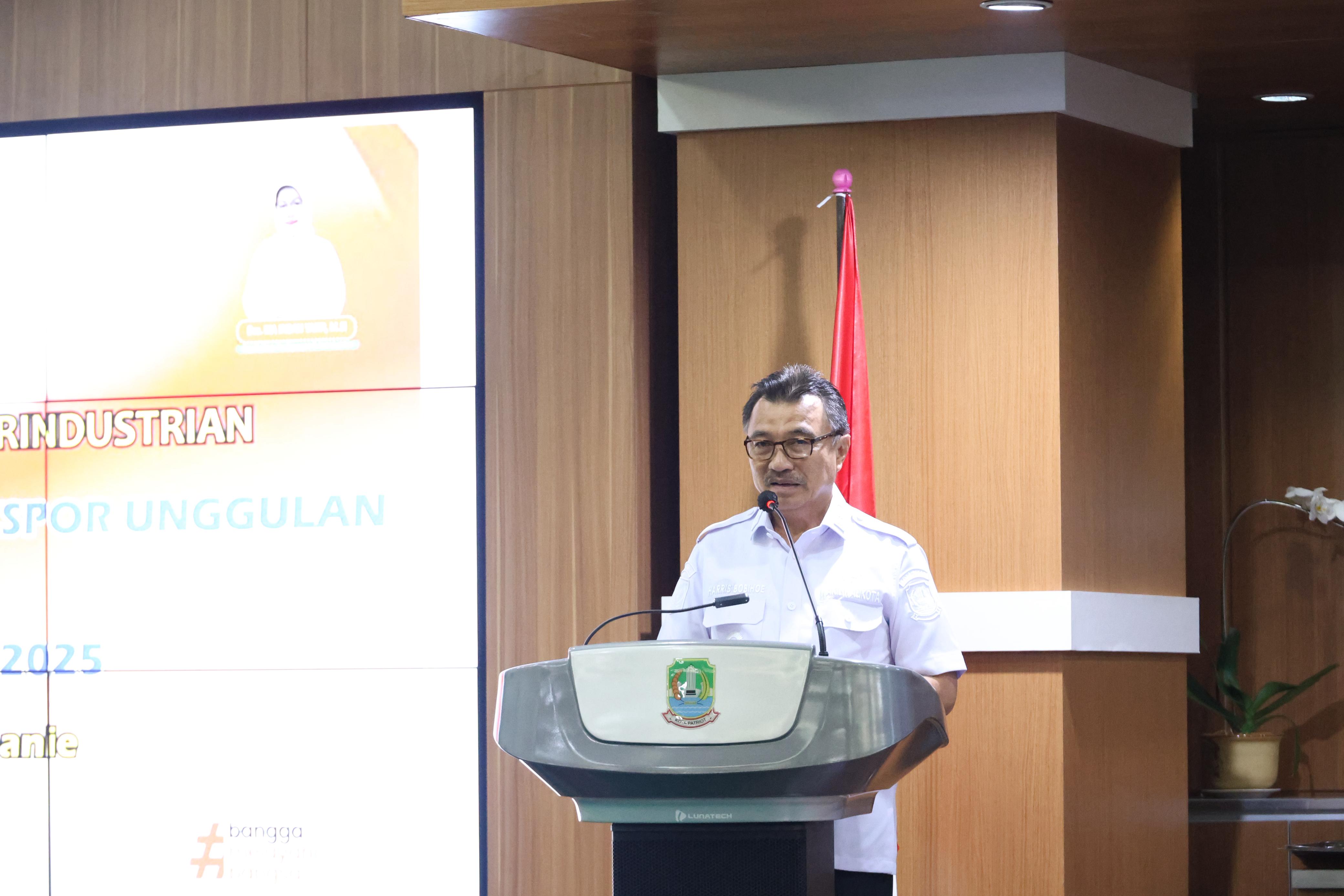 Wakil Wali Kota Bekasi Harris Bobihoe membuka kegiatan pameran dan misi dagang produk ekspor unggulan Kabupaten/Kota Tahun Anggaran 2025.