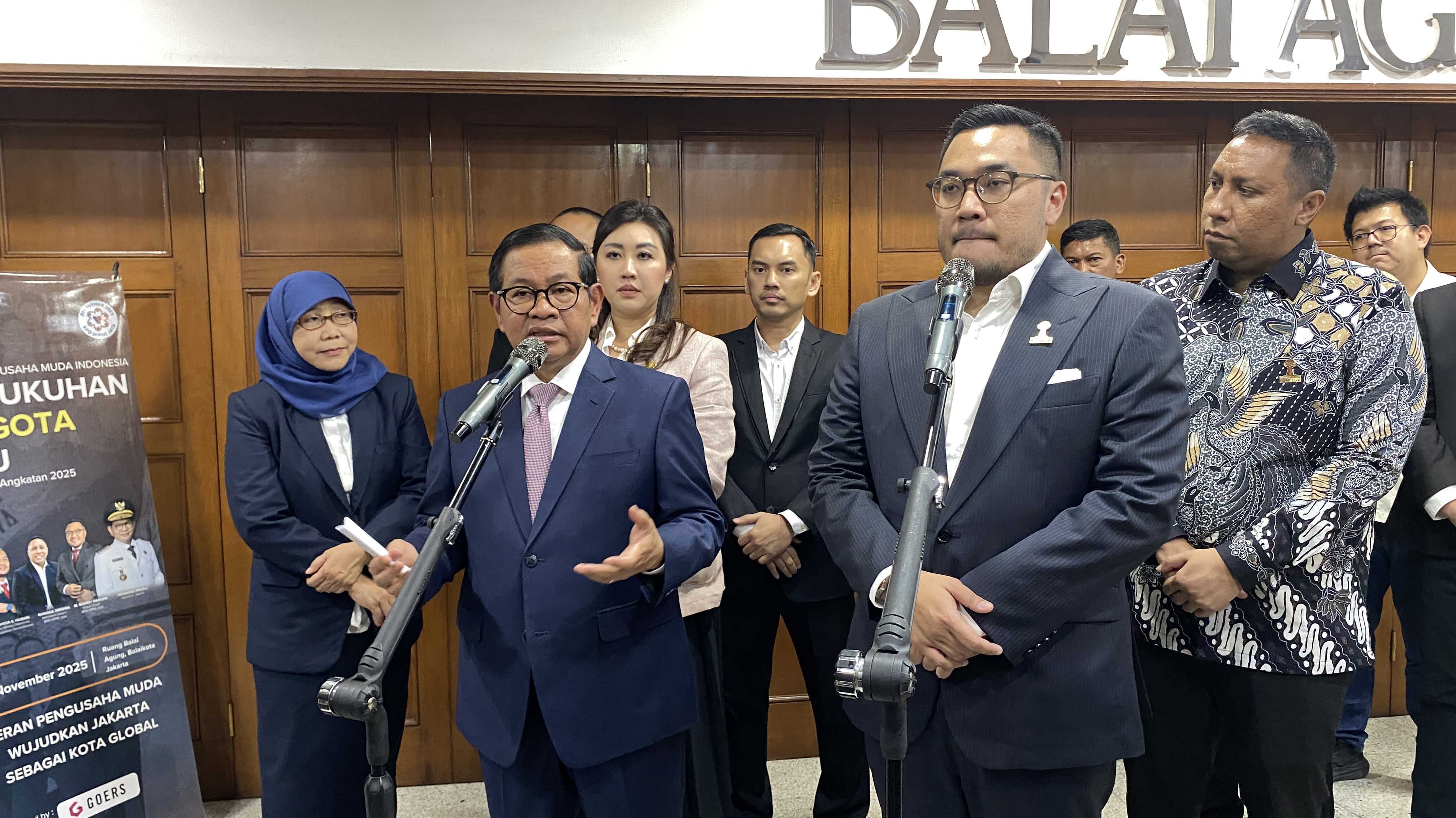 Gubernur DKI Pramono Anung angkat suara  terkait kecelakaan di Mikrotrans dan pelecehan di Transjakarta.