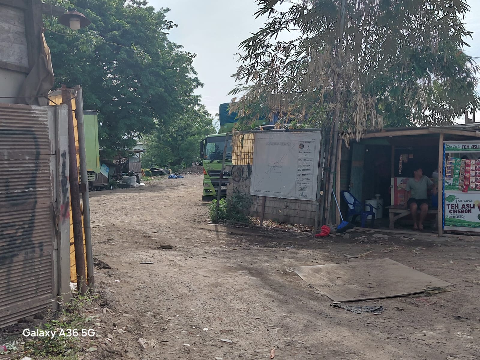Camat Cakung dan warga Cakung Barat sepakat untuk percepat pembangunan embung guna antisipasi banjir.