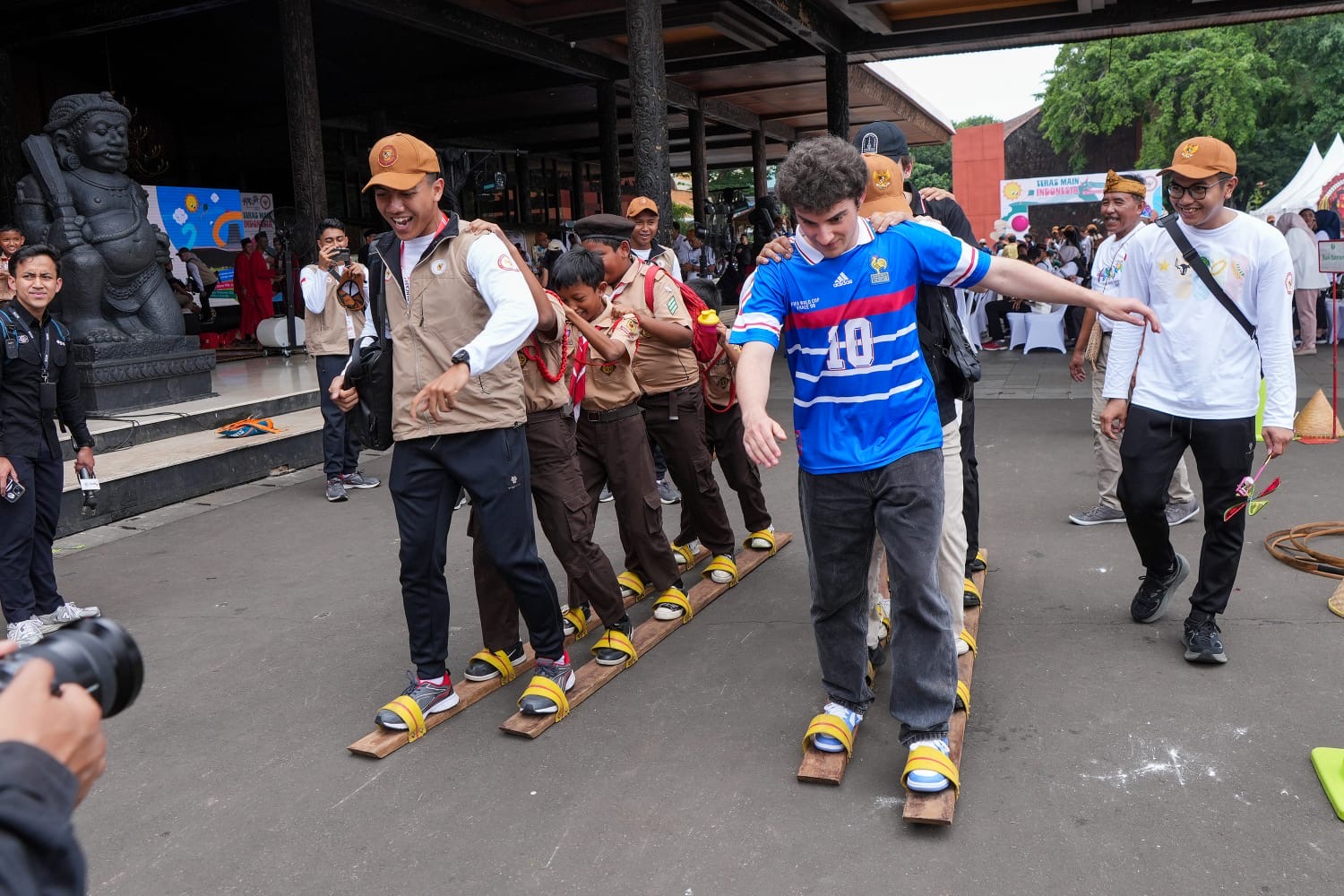 Permainan rakyat dan olahraga tradisional
