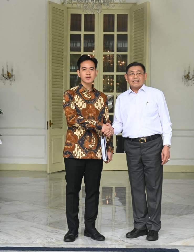 Koordinator THMP C Suhadi SH MH bersama&nbsp;Wakil Presiden Gibran Rakabumingraka di Istana Wapres.