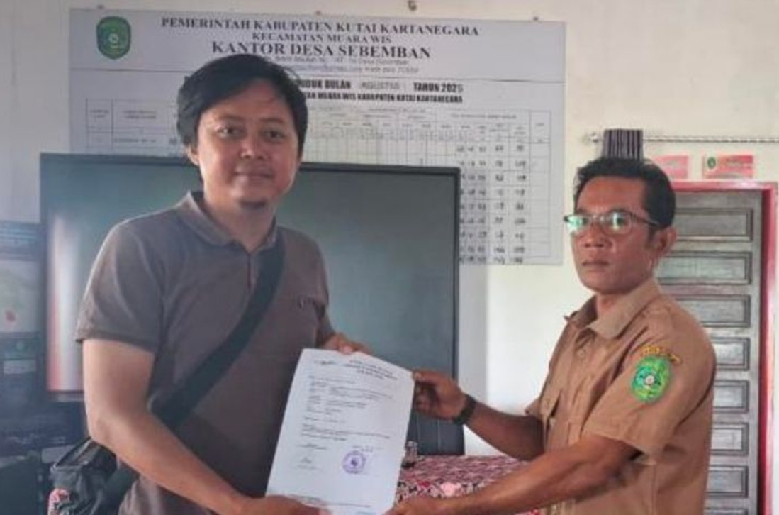 Serah terima pemasangan akses internet kepada perangkat desa Sebemban, Kabupaten Kutai Kartanegara.