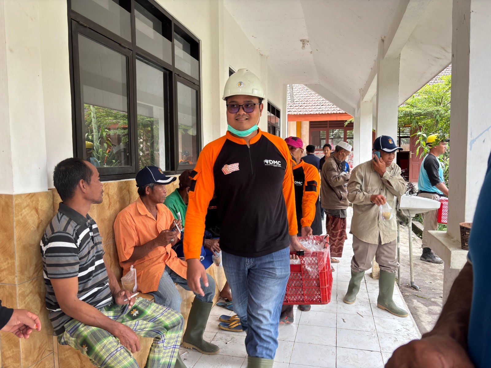 Disaster Management Center (DMC) Dompet Dhuafa Jawa Timur hingga siang ini, minggu (23/11) .