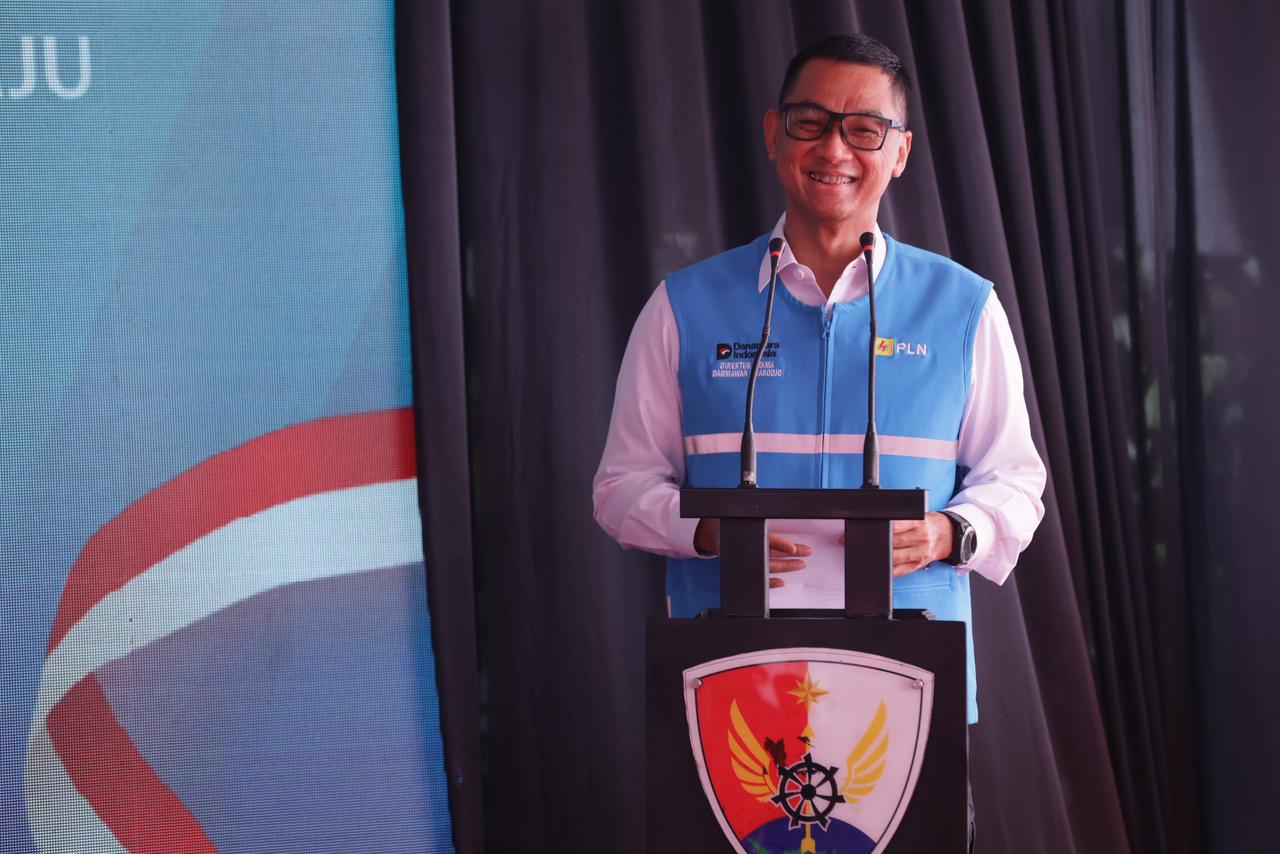 Direktur Utama PLN, Darmawan Prasodjo saat menyampaikan sambutannya pada Peresmian Dapur 2 Satuan Pelayanan Pemenuhan Gizi (SPPG) Lanud Atang Sendjaja di Kabupaten Bogor (21/11).