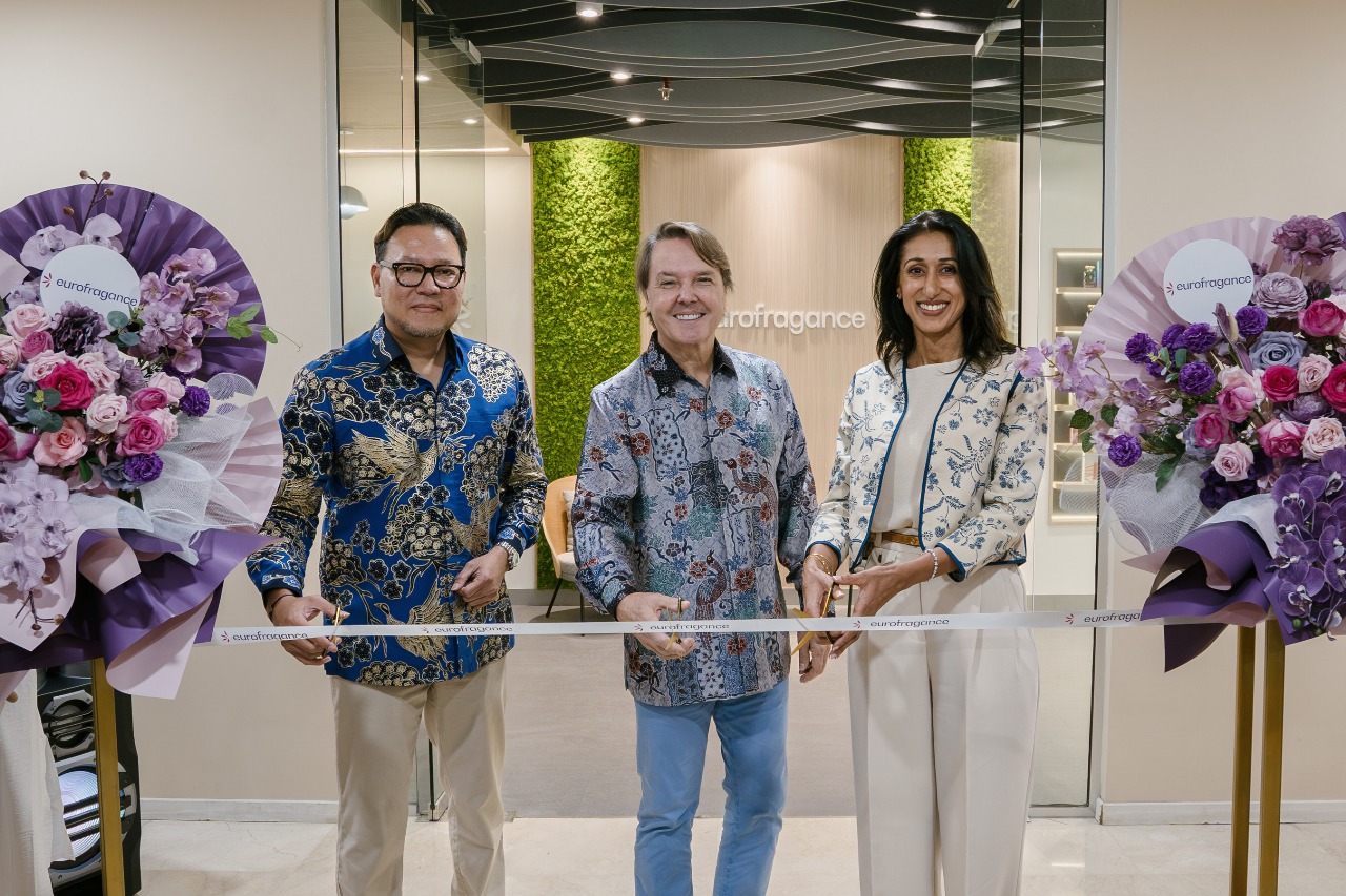 Dari kiri, Edy Chandra, Country Manager Eurofragance Indonesia; Santiago Sabat&eacute;s, Chairman Eurofragance; dan Balwinder Rolley, APAC General Manager Eurofragance.