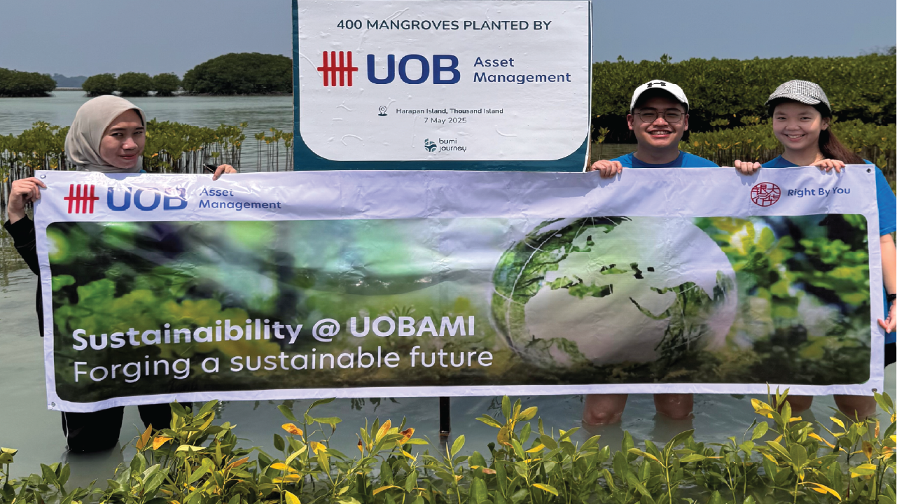 UOBAM Indonesia berkolaborasi dengan komunitas Bumi Journey dalam kegiatan Corporate Sustainability Stewardship dengan menanam bibit Mangrove di Pulau Harapan, Kepulauan Seribu.