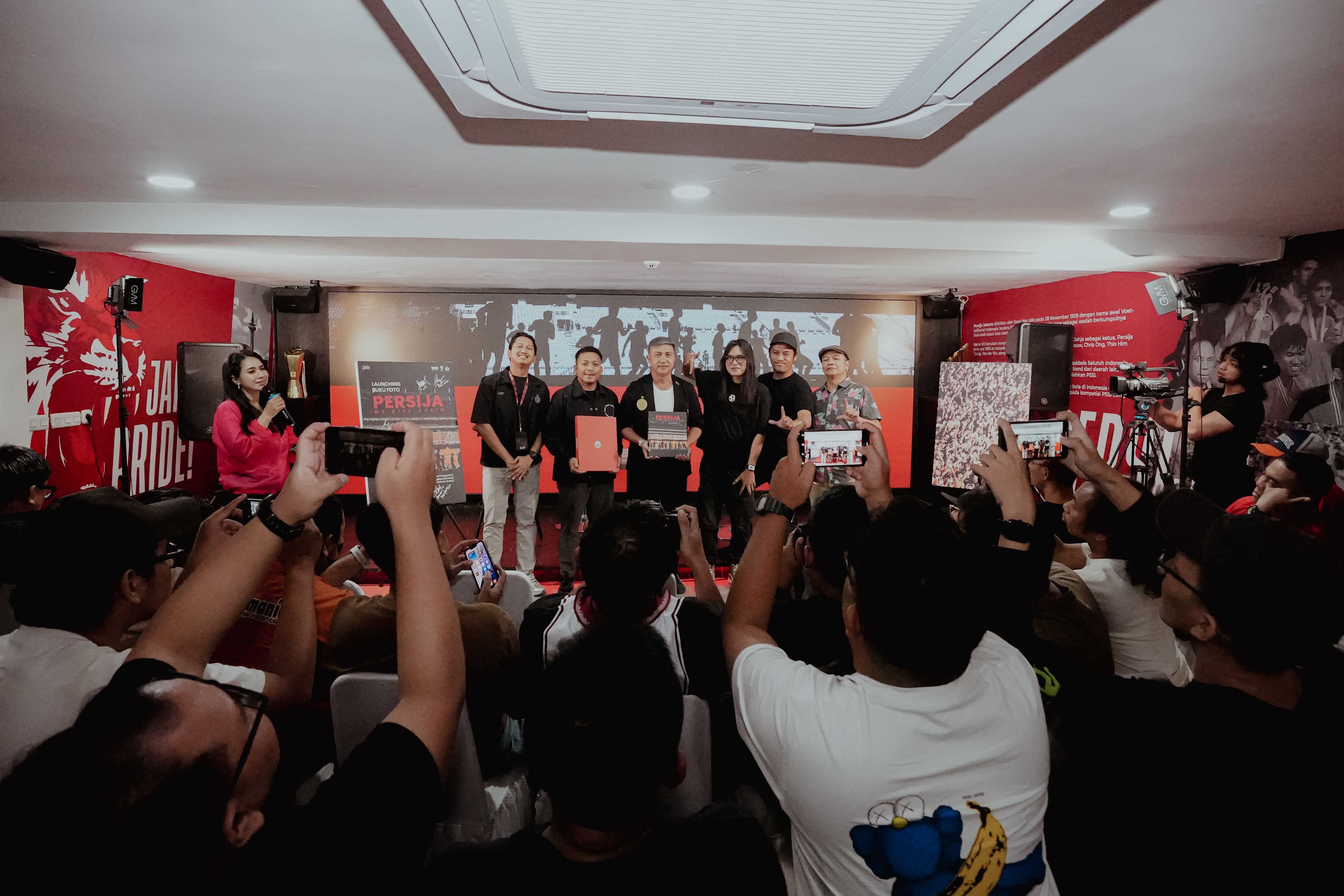 Tim berjuluk Macan Kemayoran secara resmi merilis sebuah karya visual, yaitu buku foto bertajuk PERSIJA: WE RISE AGAIN.