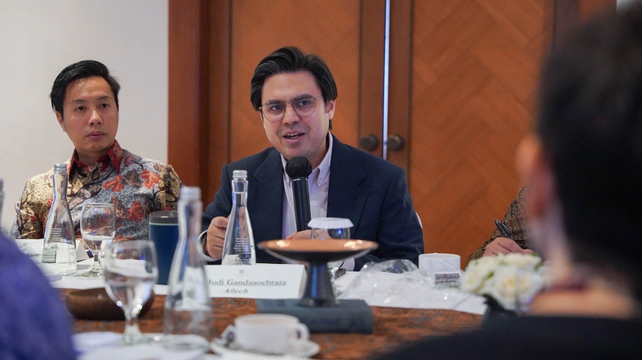 Wakil Ketua Umum II AFTECH, Budi Gandasoebrata, saat membuka Diskusi AFTECH & Friends of Fintech Roundtable 2025.