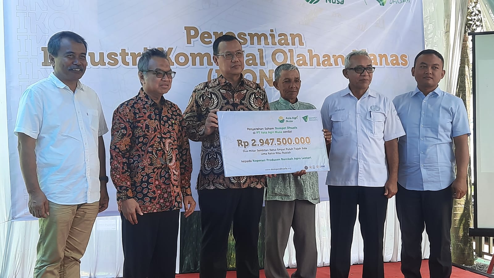 Dompet Dhuafa mendukung terus IKON yang merupakan sebuah inovasi ekonomi berbasis zakat produktif yang digagas oleh Dompet Dhuafa.