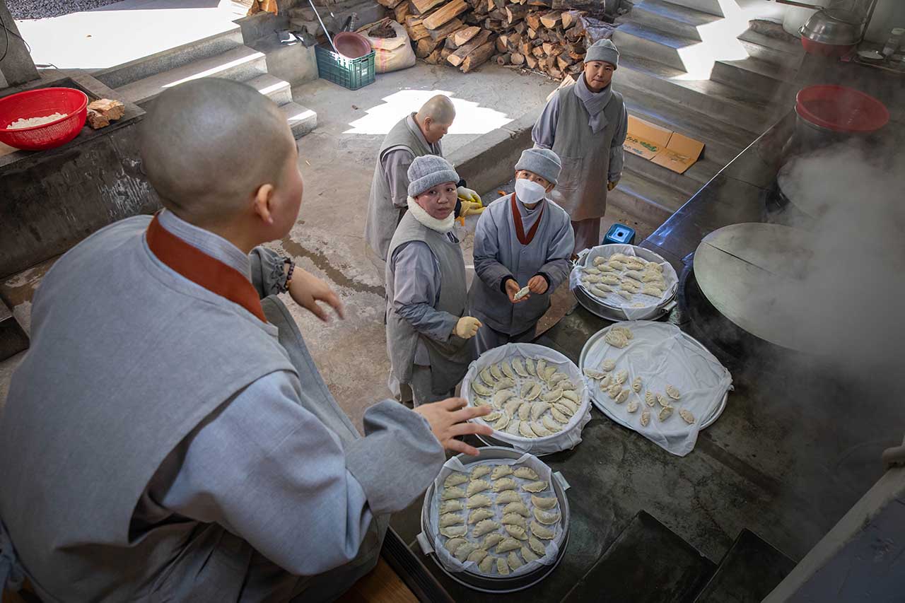 Sajian kuliner Wihara Korea, warisan pemeluk agama Buddha.