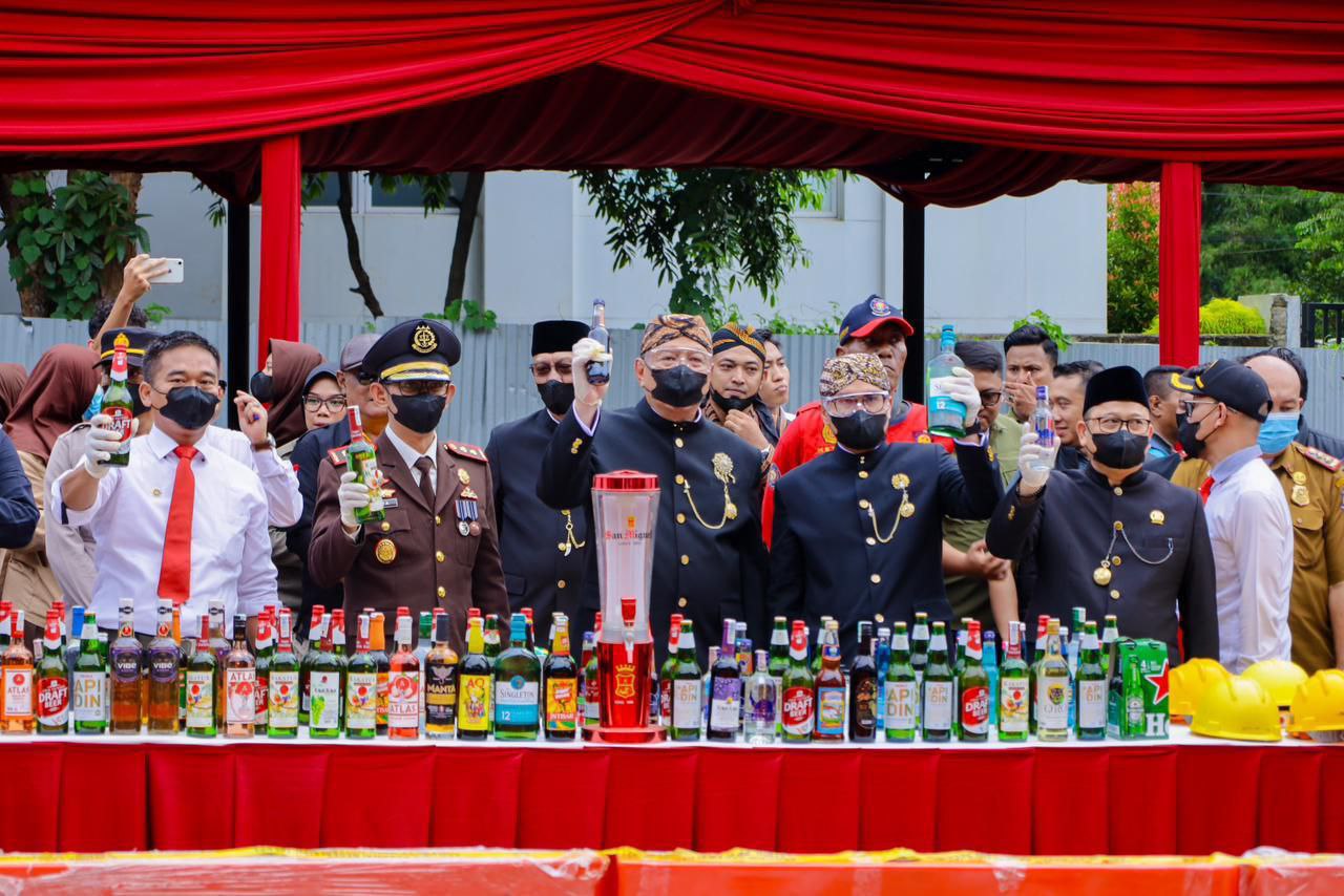 Pemusnahan Miras Ilegal di Kota Tangsel.
