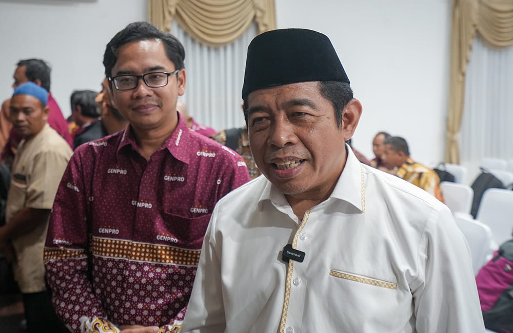 Ketua DPRD DKI Khoirudin (kanan) setelah membuka Gerakan Pemberdayaan Ekonomi (GENPRO) Presidential Summit 2025.