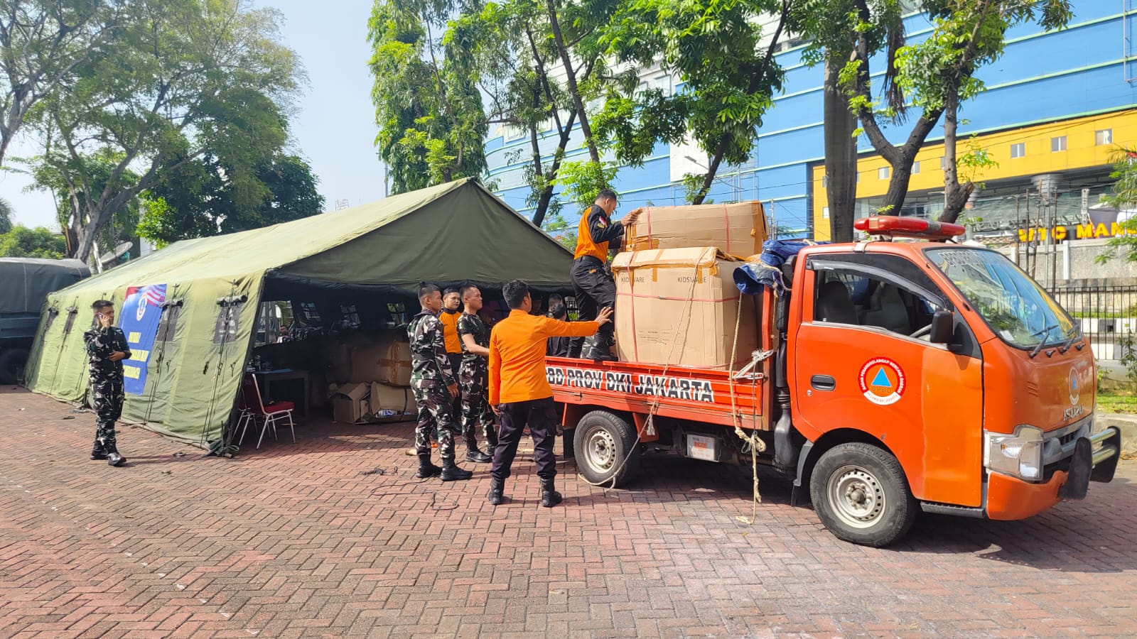 Pempro  DKI Jakarta bergerak cepat menyalurkan bantuan kemanusiaan skala besar untuk masyarakat yang terdampak bencana di Sumatera Utara, Sumatera Barat, dan Aceh.