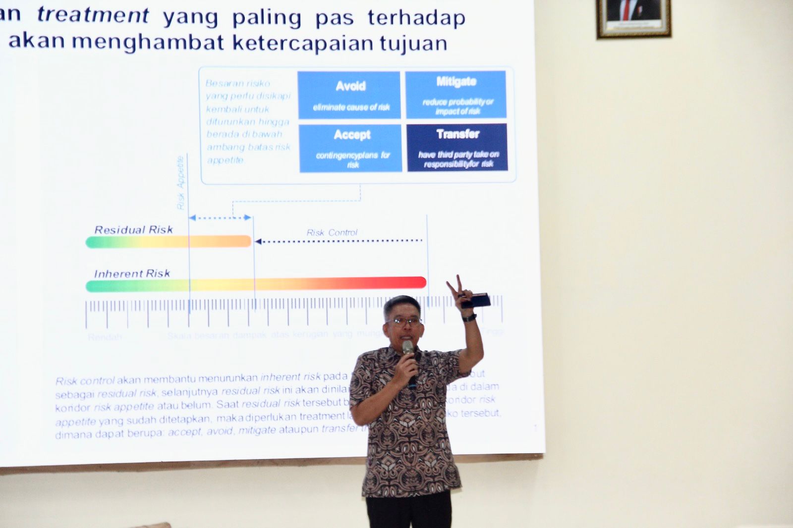 Dirut Nasional Re, Albert J. Rotinsulu, memberikan kuliah umum di IPB University.