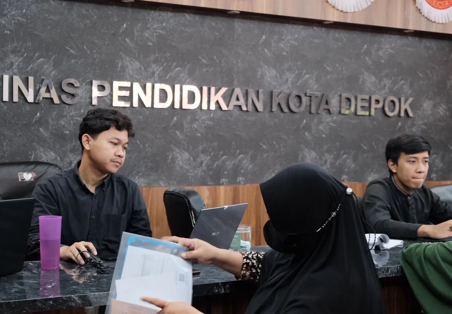 Pelayanan pendaftaran program Rintisan Sekolah Swasta Gratis (RSSG) di Pemkot Depok.