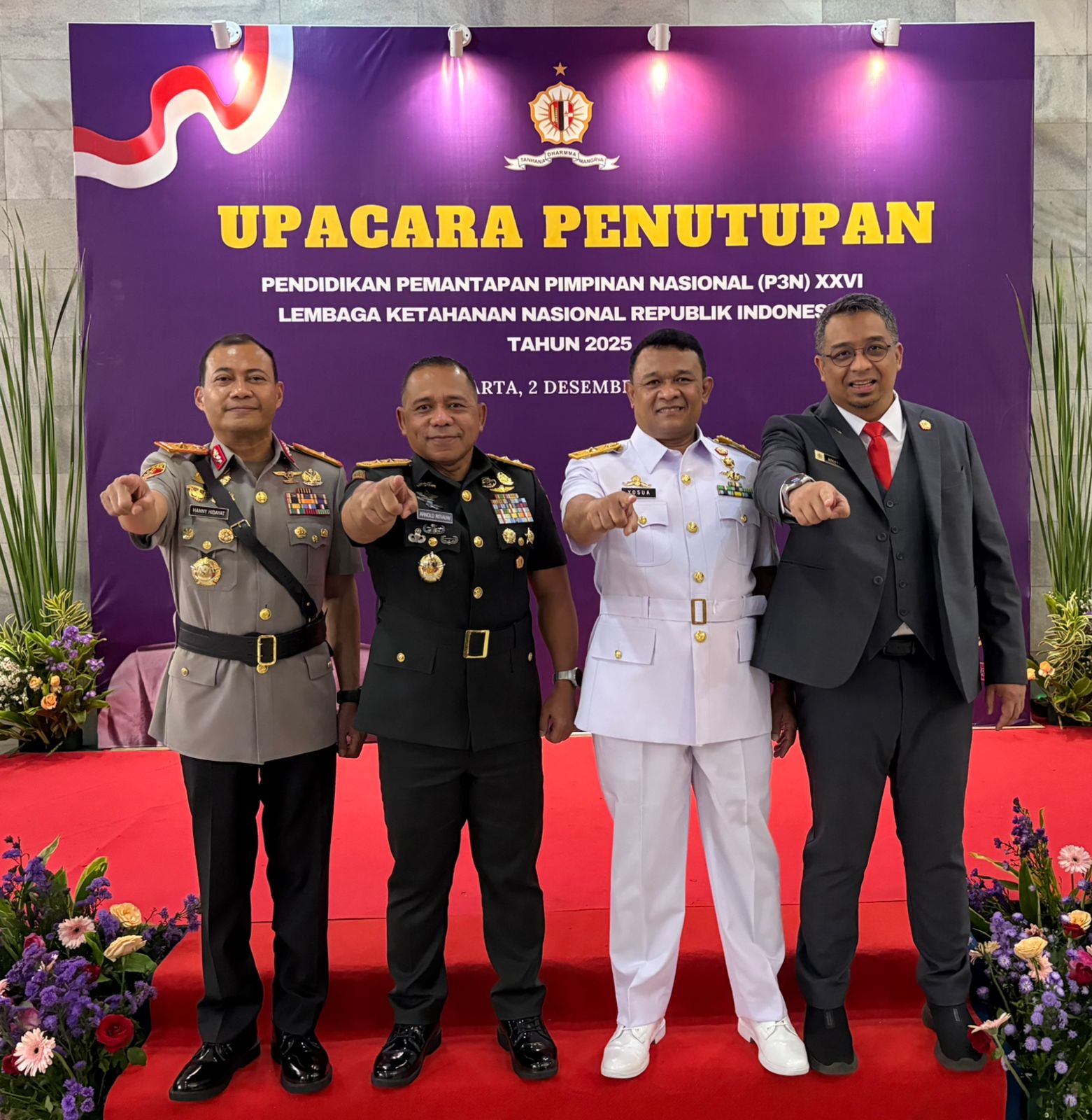 Dari kiri,Brigjen Pol Hany Hidayat (Kepala BNNP Kepri), Mayjen TNI Arnold Ritiaw (mantan Gub Akmil TNI-AD), Laksma Yosua Aipassa (Staf Khusus Kasal), dan Syamsul Bachri Yusuf (Staf Khusus Menteri PU).