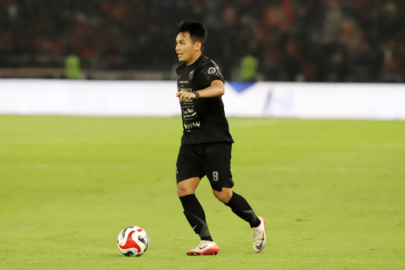 Pemain Persija Jakarta Witan Sulaeman pada pertandingan melawan PSIM Yogyakarta di Super League 2025/2026. (Dery Ridwansah/Jawa Pos)