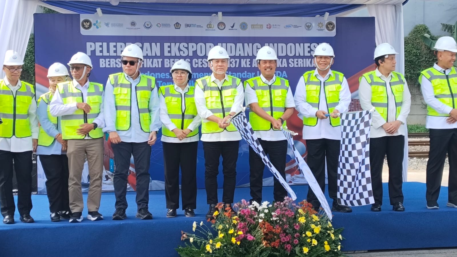 Seremonial pengiriman udang bersertifikasi ke Amerika Serikat sebanyak 182 ton dengan nilai mencapai Rp 25 miliar.