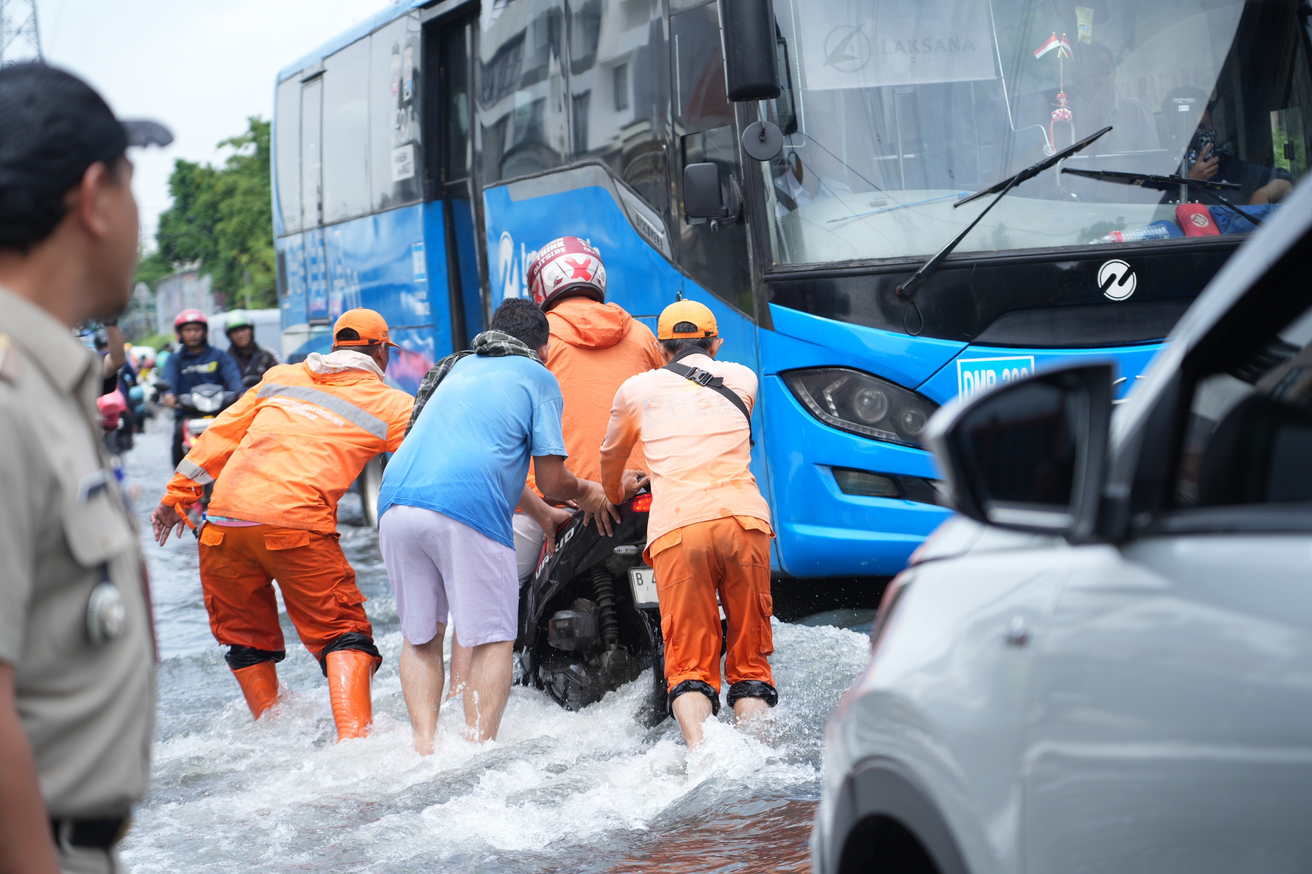 Banjir pesisir atau rob kembali melanda wilayah utara Jakarta dan Kepulauan Seribu.