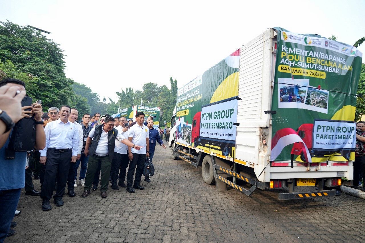PTPN Group menyalurkan bantuan berupa 35 ton gula, 500 ton minyak goreng, serta paket sembako untuk warga terdampak.