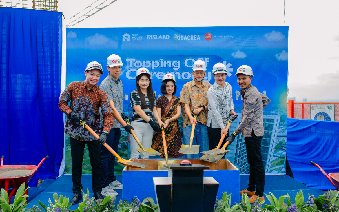 Risland Indonesia telah merampungkan proses topping off Tower Barberry, menara ketiga pada proyek hunian Sky House Alam Sutera+.