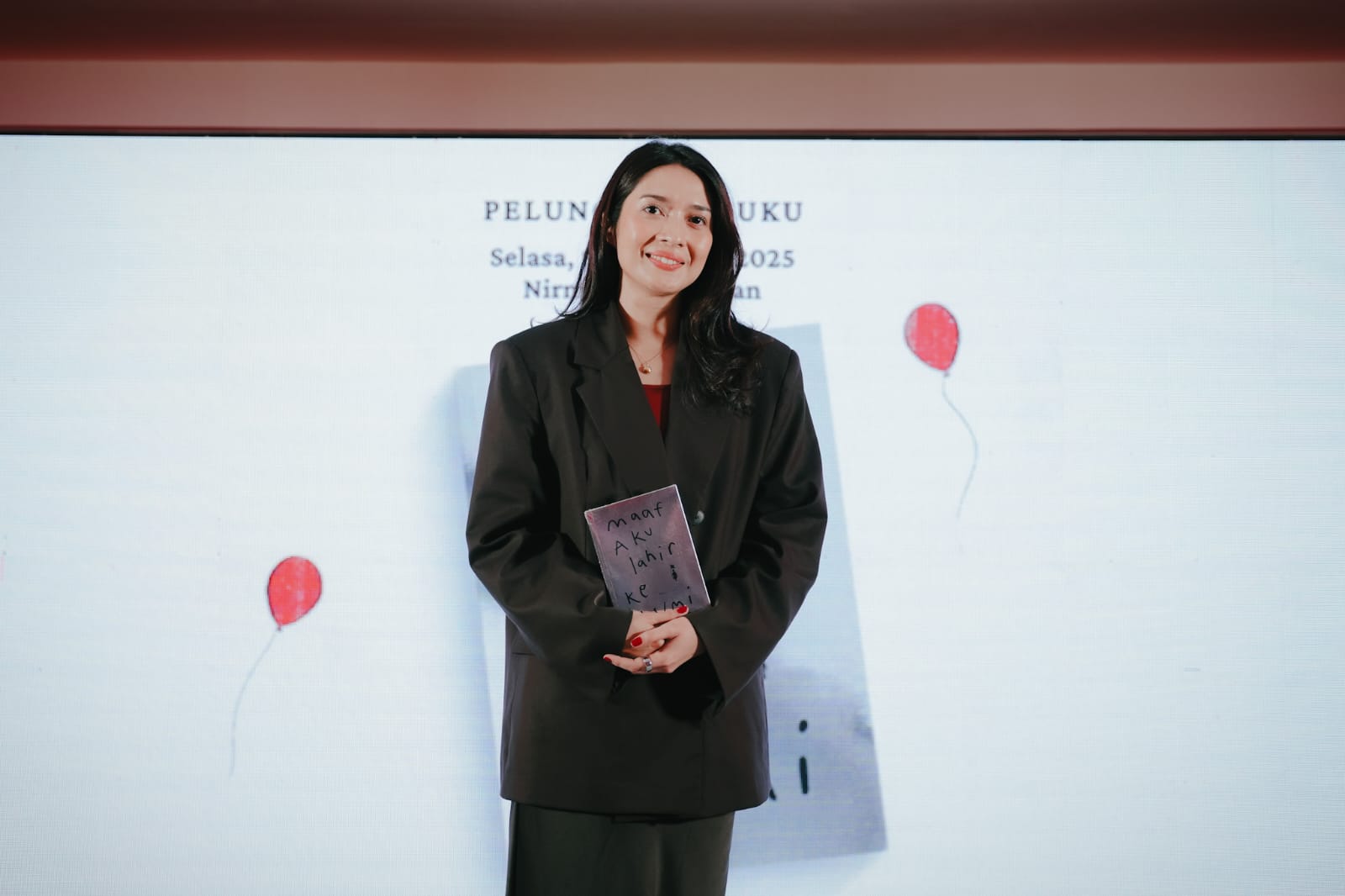 GANDENG PUBLIC FIGURE: Marchella FP meluncurkan buku terbarunya yang berjudul Maaf Aku Lahir Ke Bumi (MALKB) di Nirmana Falatehan, Jakarta (9/12).