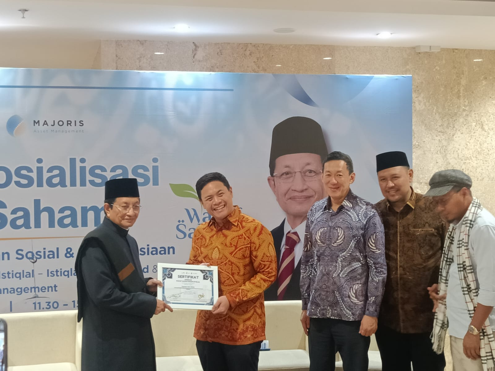 Peluncuran kampanye berwakaf lewat instrumen saham yang dilakukan di Masjid Istiqlal Jakarta. Dihadiri Menteri Agama Nasaruddin Umar. (Hilmi Setiawan/Jawa Pos)