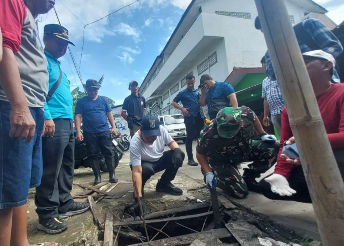 Saluran air di sepanjang daerah Kemiri Muka yang kerap menimbulkan dampak banjir.