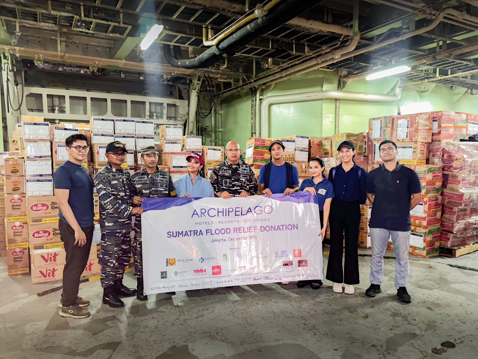 Penyerahan bantuan tanggap darurat oleh Archipelago untuk korban bencana alam di Sumatra.