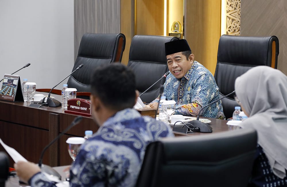 Ketua DPRD DKI Khoirudin memimpin rapat evaluasi Kemendagri terhadap Raperda APBD DKI Jakarta Tahun Anggaran 2026.