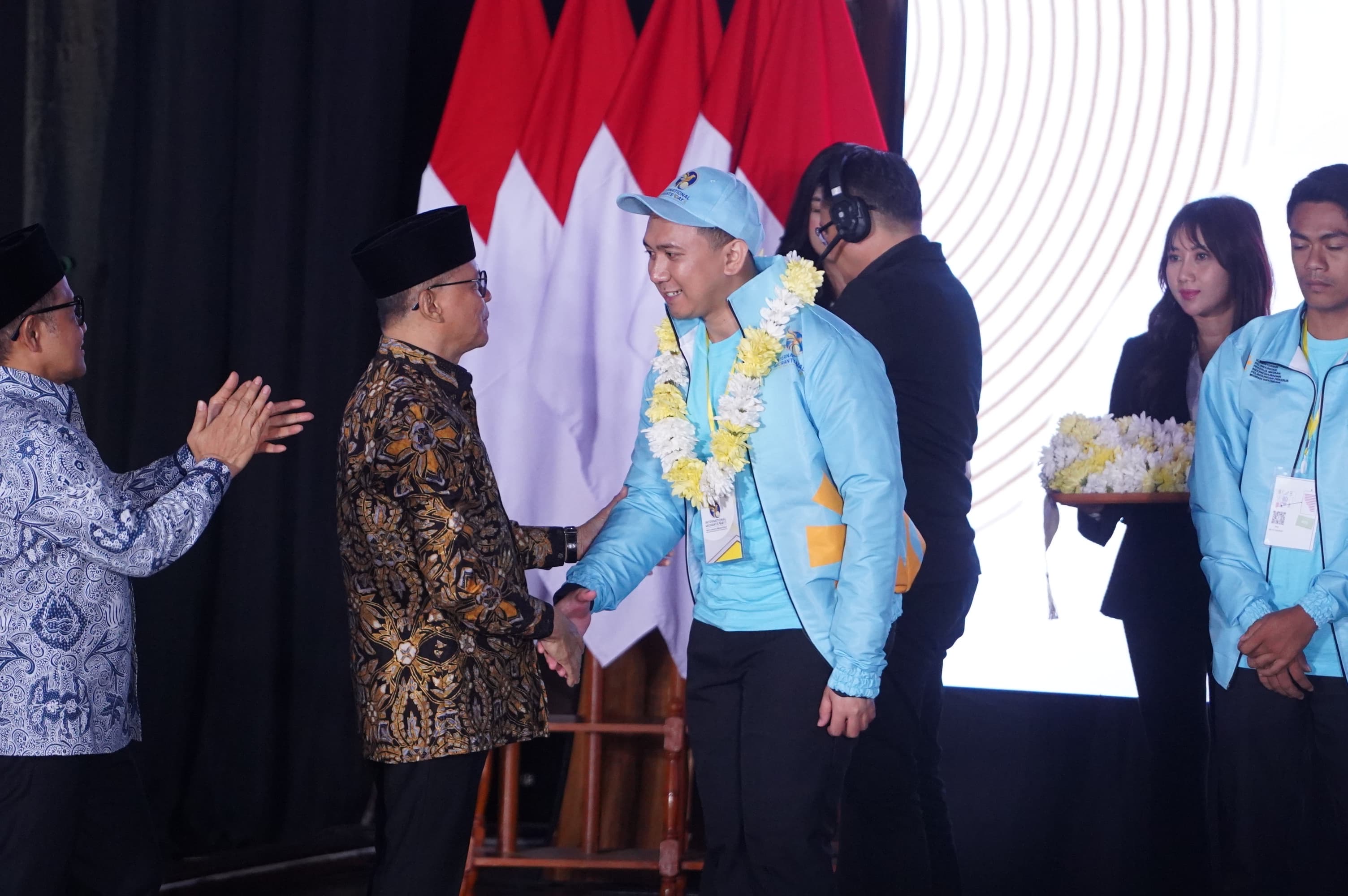 Puncak peringatan International Migrant Day atau Hari Pekerja Migran Internasional 2025 ditandai dengan pelepasan 1.035 pekerja migran Indonesia terampil ke berbagai negara tujuan.