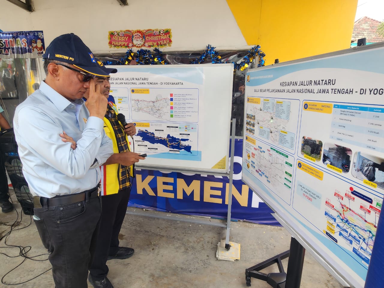 Menteri PU Dody Hanggodo mengunjungi Posko PPK I Kementerian PU untuk memastikan kesiapan arus mudik Nataru, Sabtu (20/12).