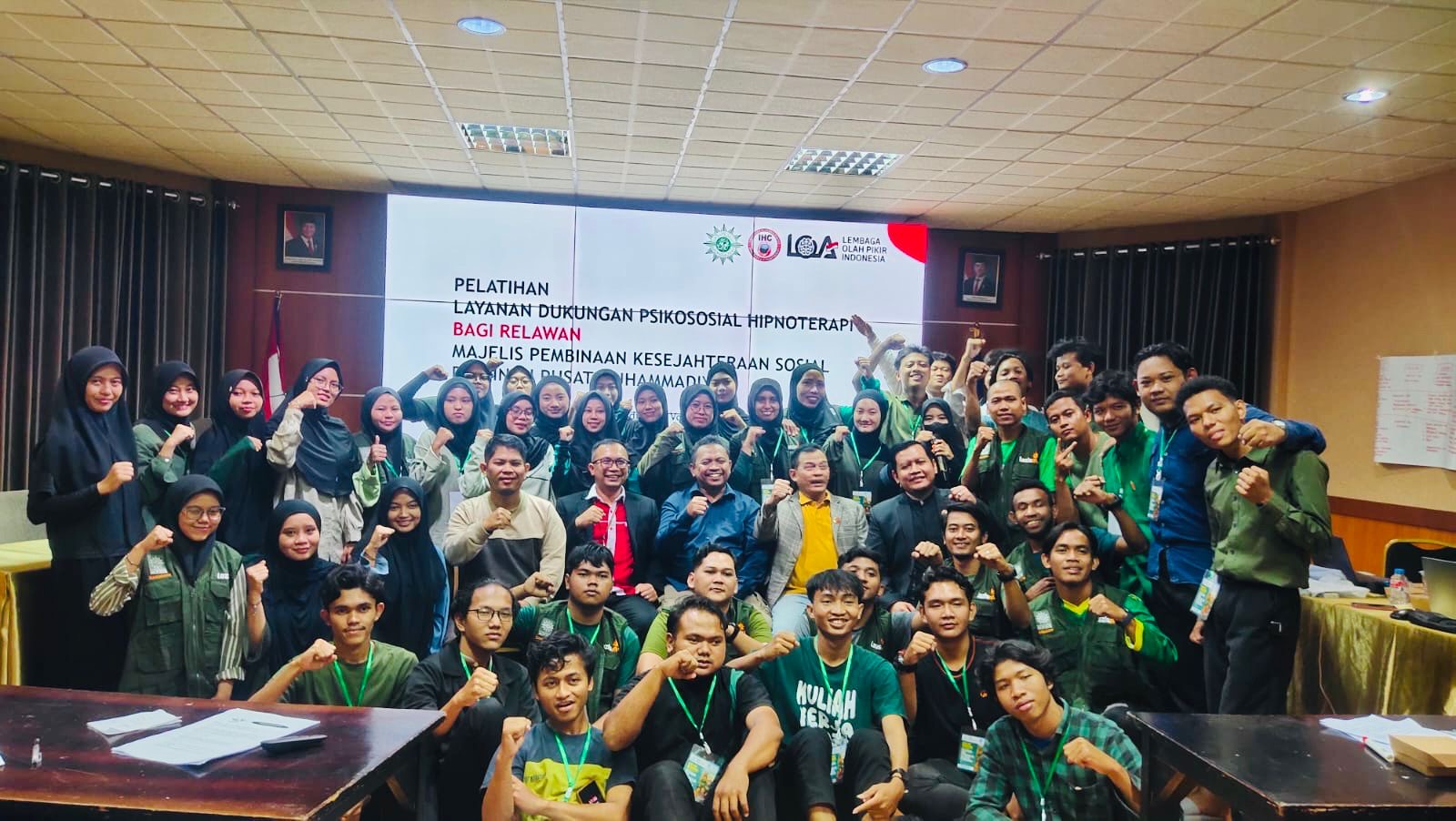 HIPNOTERAPI: Indonesian Hypnosis Centre membekali relawan psikososial untuk penanganan bencana di Aceh, Sumatra Barat, dan Sumatra Utara.