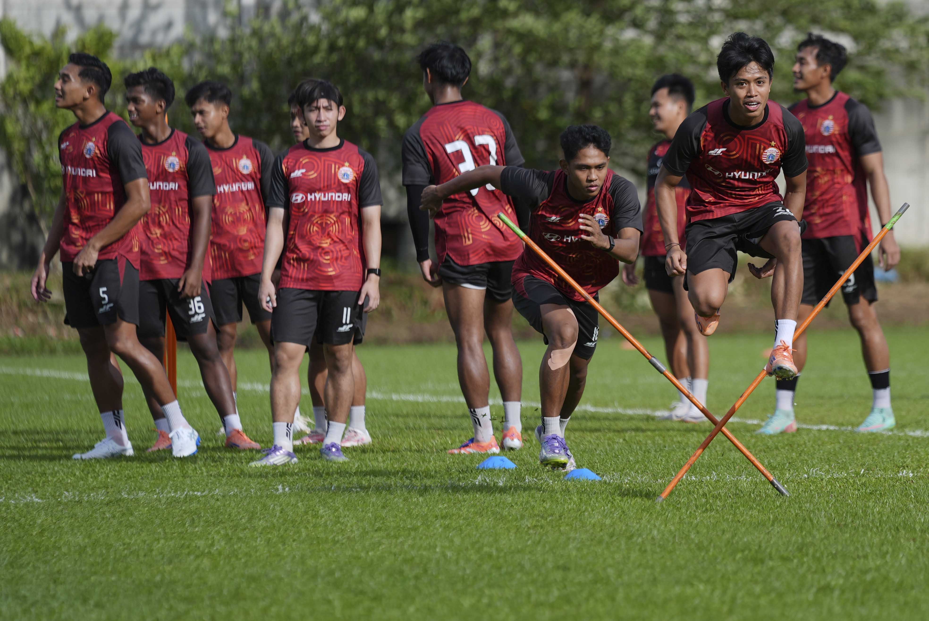 Skuad Persija menjalani latihan untuk persiapan menghadapi laga selanjutnya.