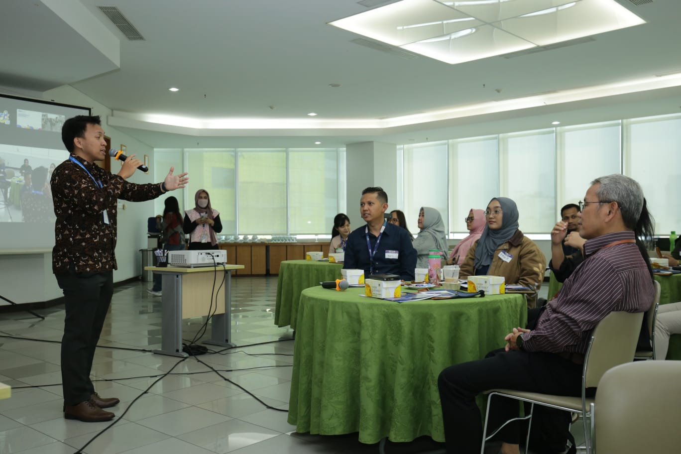 Kegiatan perkuliahan di kampus PPM Manajemen di Jakarta. Saat ini SDM adaptif dan berdaya saing global jadi kebutuhan organisasi. (Hilmi/Jawa Pos)