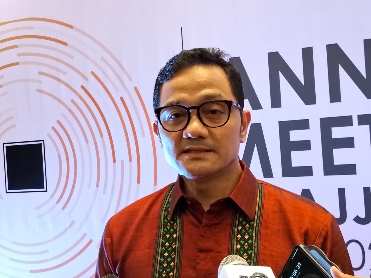 Kepala Badan Pengelola Keuangan Haji (BPKH) Fadlul Imansyah memberikan keterangan pers kepada wartawan di sela Annual Meeting dan Hajj Banking Award di Jakarta (23/12). (Hilmi/Jawa Pos)