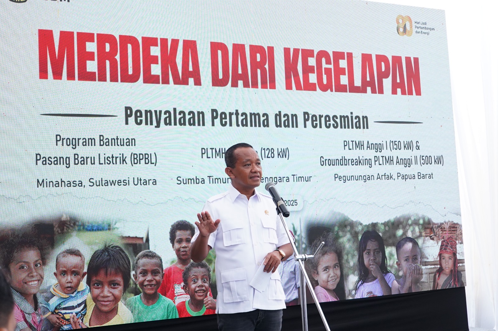 Menteri ESDM Bahlil Lahadalia menargetkan percepatan elektrifikasi di lebih dari 10.000 lokasi 3T dalam lima tahun ke depan guna memastikan pemerataan akses energi bagi seluruh masyarakat.