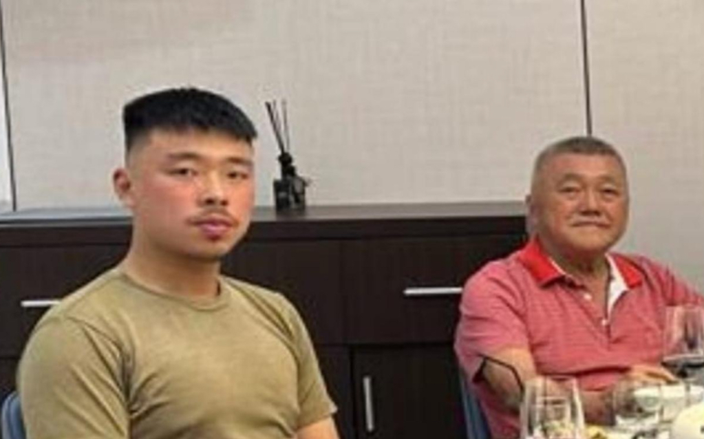 Kariatun (kanan)  bersama Jason Kariatun.