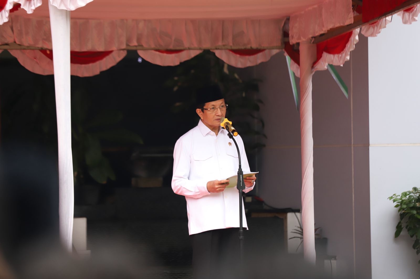 Menteri Agama (Menag) Nasaruddin Umar memimpin upacara Hari Amal Bakti (HAB) ke-80 di kantor Kemenag Lapangan Banteng Jakarta (3/1). (Dok. Kemenag)