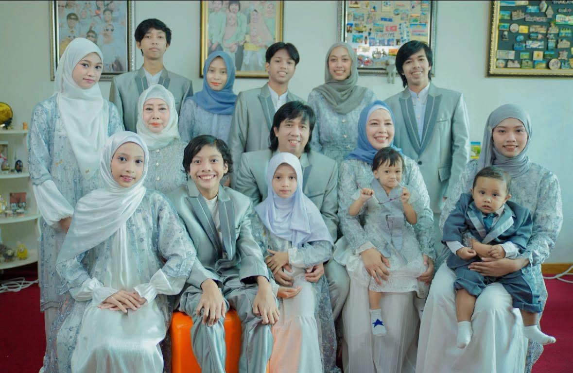 Cheriatna Founder Cheria Holiday bersama keluarganya berhasil membangun industri wisata halal global. (Dok. Cheria Holiday)