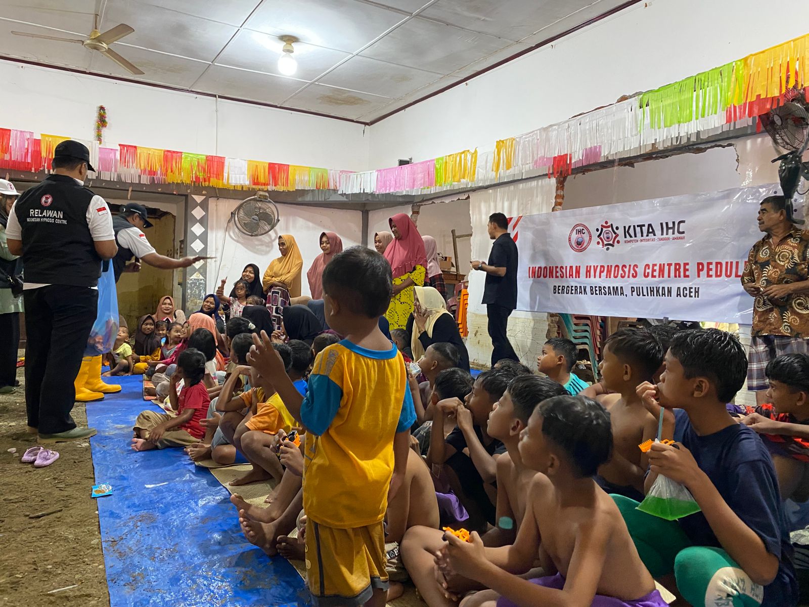 Indonesian Hypnosis Center (IHC) membantu pemulihan psikologis korban bencana banjir di Kabupaten Pidie Jaya, Aceh.