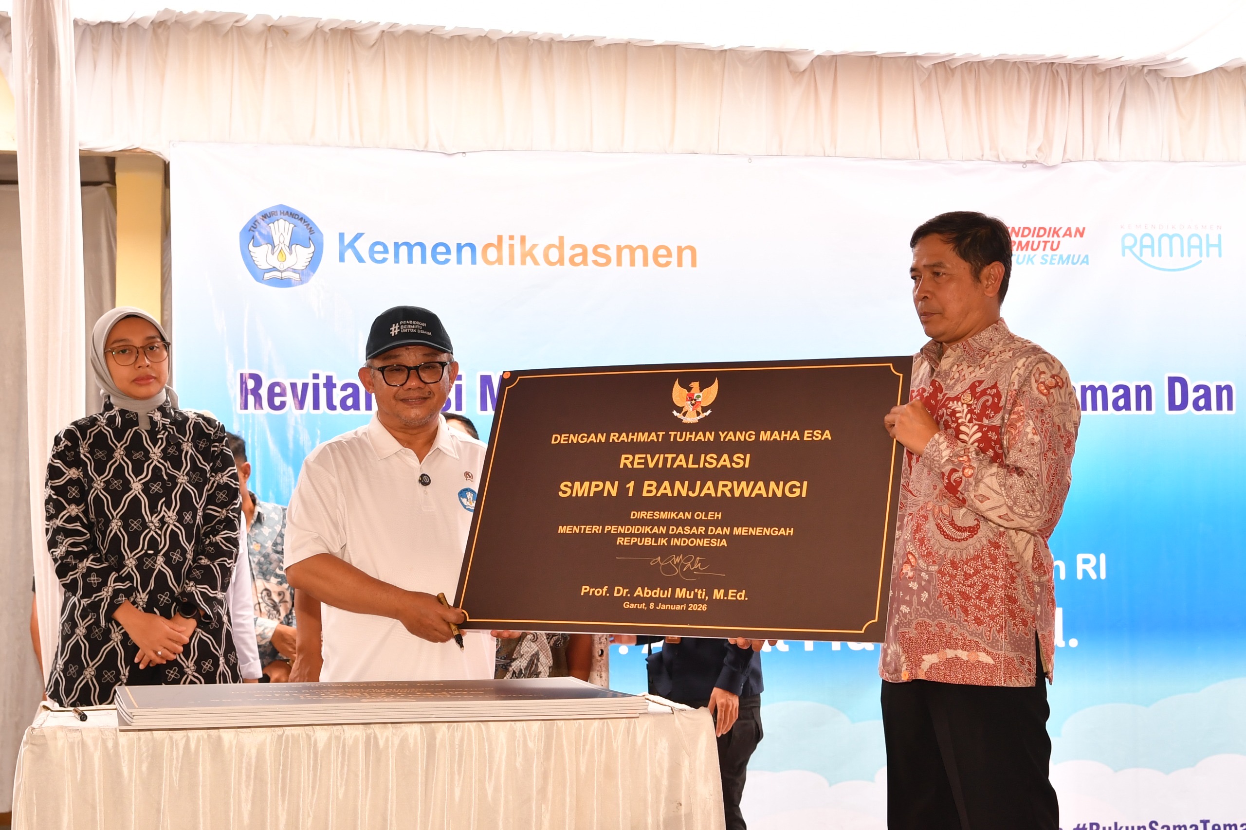 Mendikdasmen Abdul Mu&rsquo;ti, meresmikan 15 SD dan 27 satuan pendidikan vokasi, pendidikan khusus, dan pendidikan layanan khusus (PKPLK)
