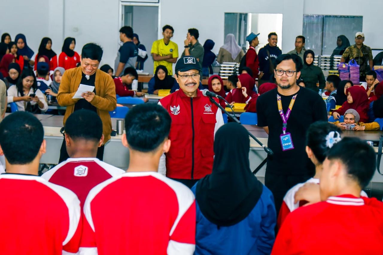 Mensos Saifullah Yusuf meninjau persiapan peluncuran Program Sekolah Rakyat di Sekolah Rakyat Terpadu (SRT) 9 Banjarbaru, Kalimantan Selatan, Minggu (11/1/2026).