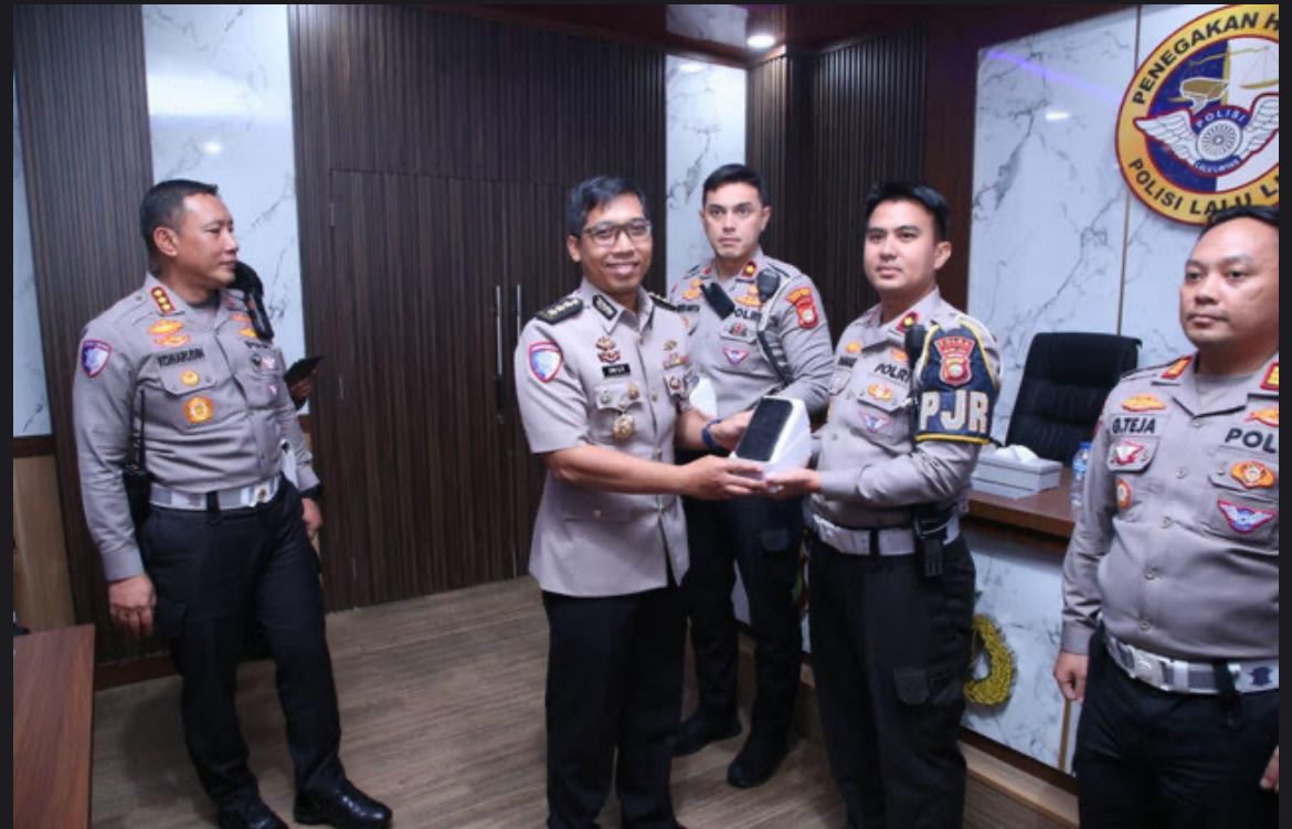 Polda Metro Jaya resmi mulai mengoperasikan 40 unit perangkat Electronic Traffic Law Enforcement (ETLE) Handheld Presisi.
